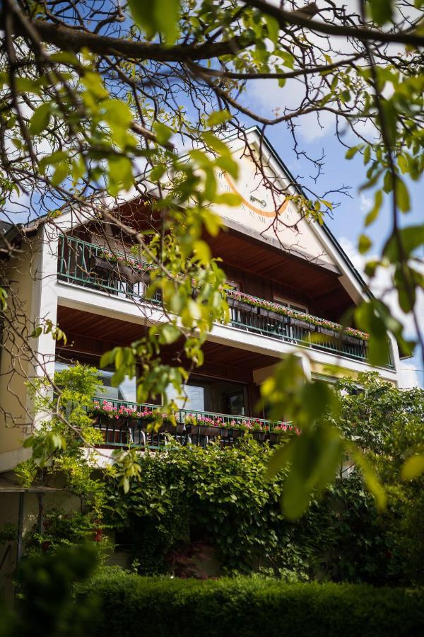 Bio-weingut Staffelter Hof Country house